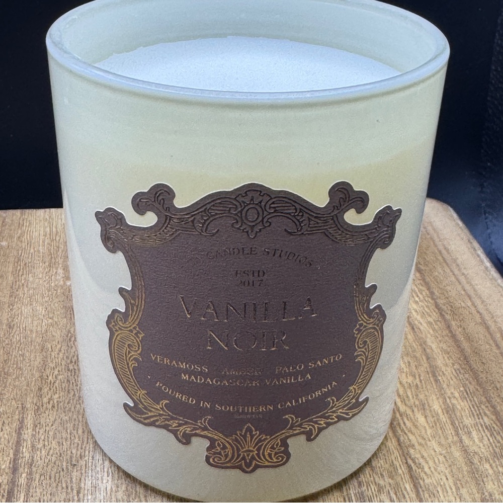 Vanilla Noir Scented Candle